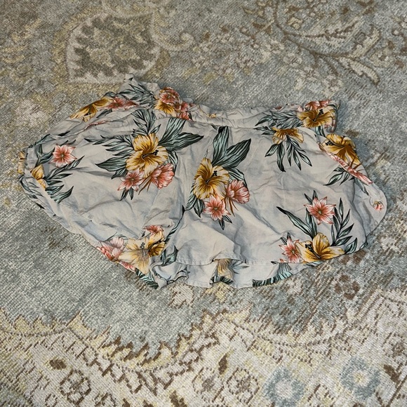 Roxy hibiscus 🌺 shorts size small - Picture 1 of 6